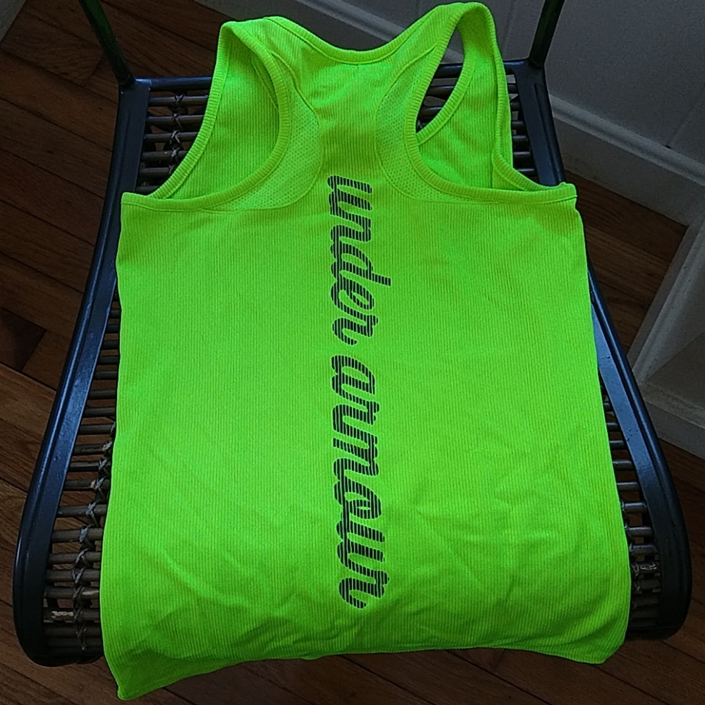 Youth medium under armour tank top